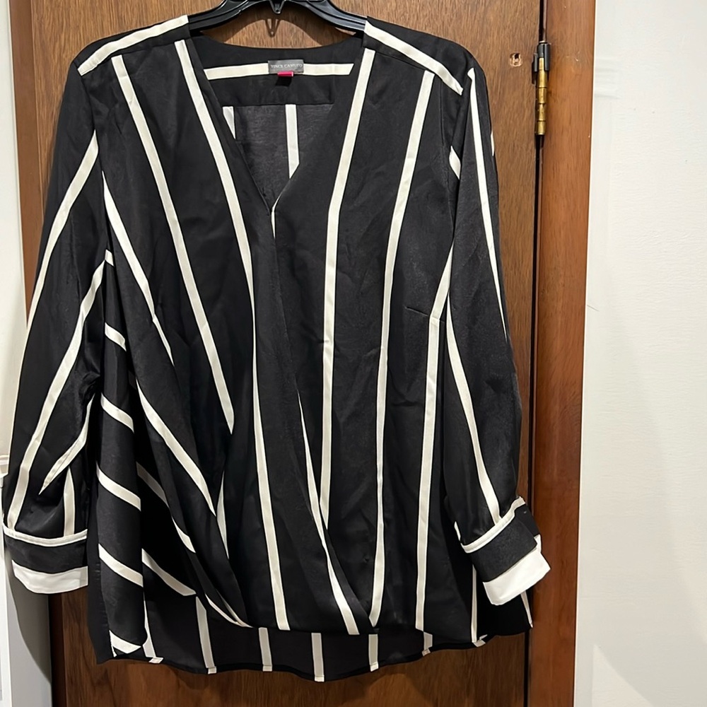 Vince Camuto.  Black and White Blouse.  Plus Size 3X